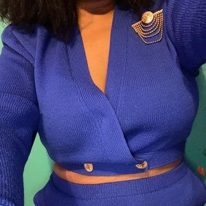 St John Vintage 80s 2 piece Skirt Suit Set Crop Jacket Royal Blue Gold Pin
